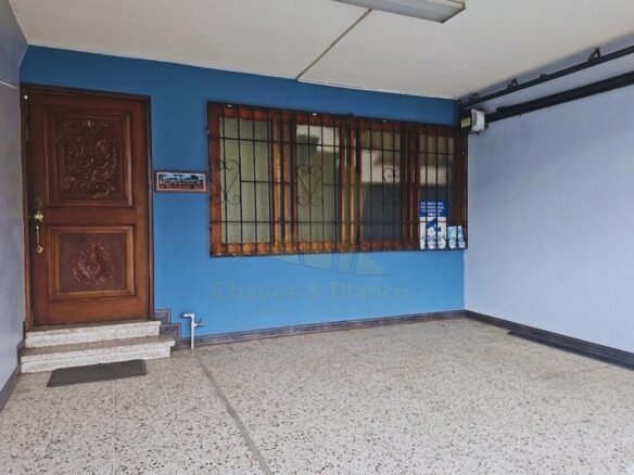 ¡Oportunidad Única en Catedral! Casa Mixta de 350m²: Ideal para Negocio o Vivienda