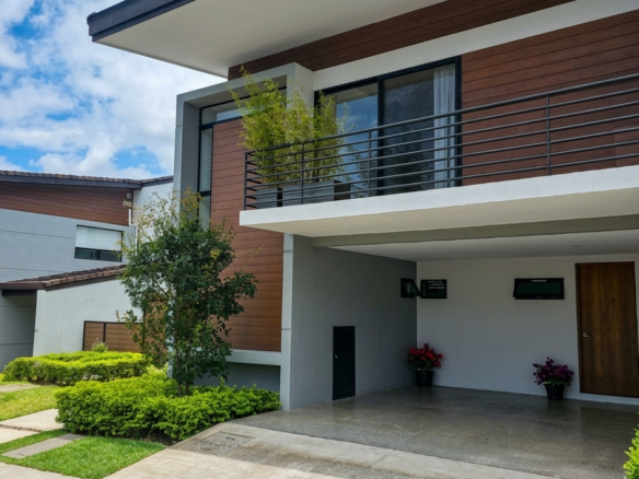 Venta de Casa en Condominio en Escazú!
