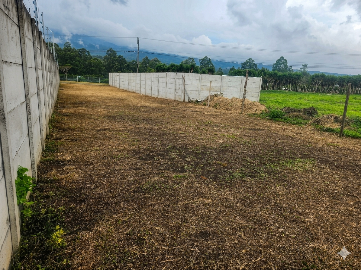 OPORTUNIDAD: Lote Plano de 450 m² en Santa Bárbara con Vista a la Montaña – ¡Listo para Construir!