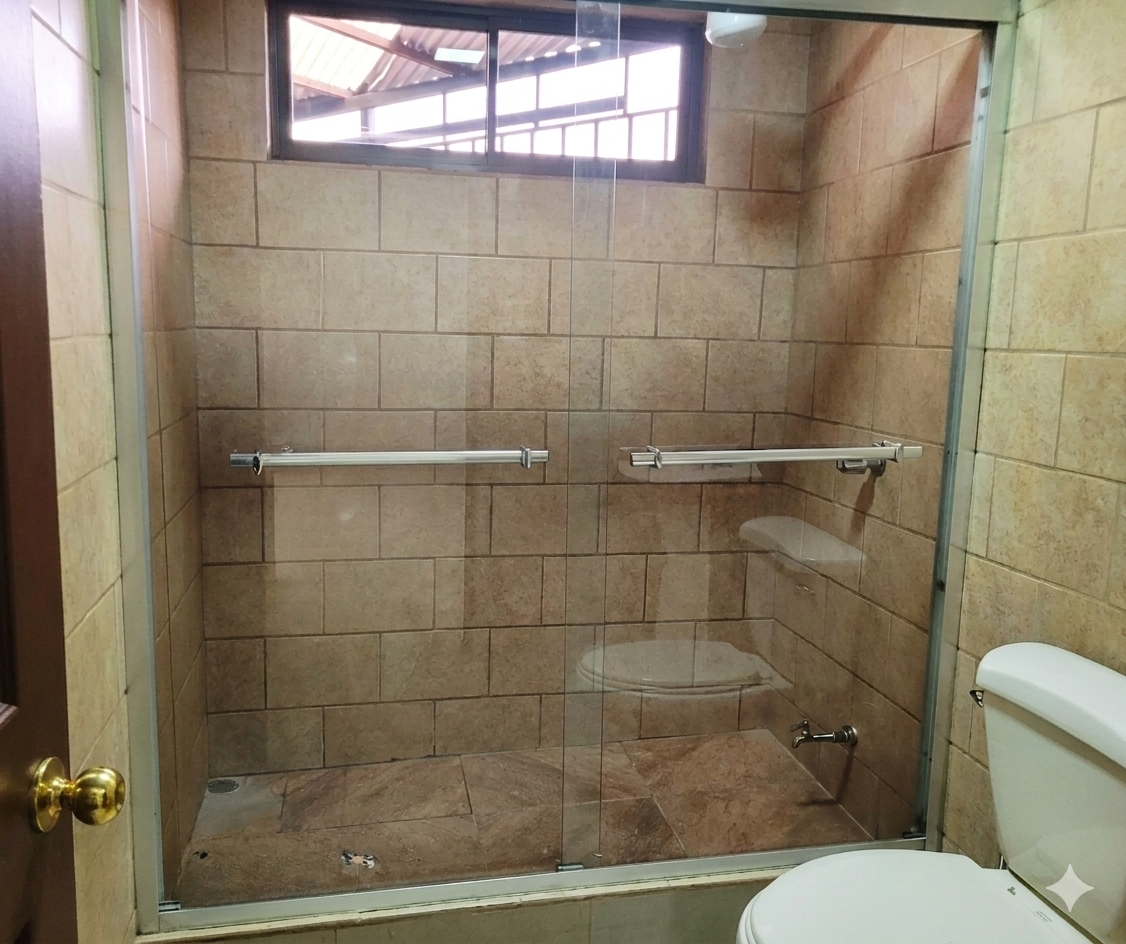 Venta de Casa en Residencial en Alajuelita!