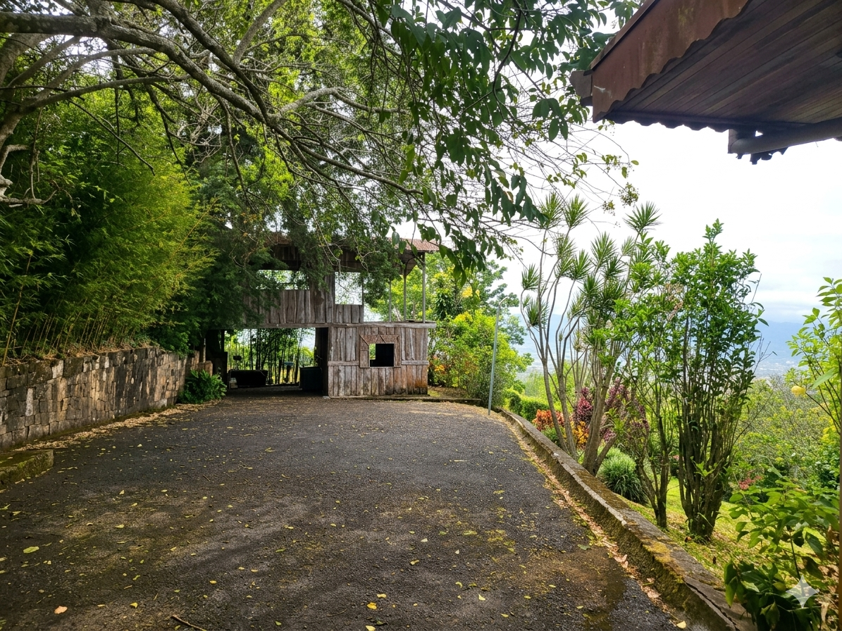 PRECIO SOLO POR EL MES DE OCTUBRE Casa de Montaña en San Rafael de Heredia | 400 m² + 6.288 m² de Terreno | Vistas