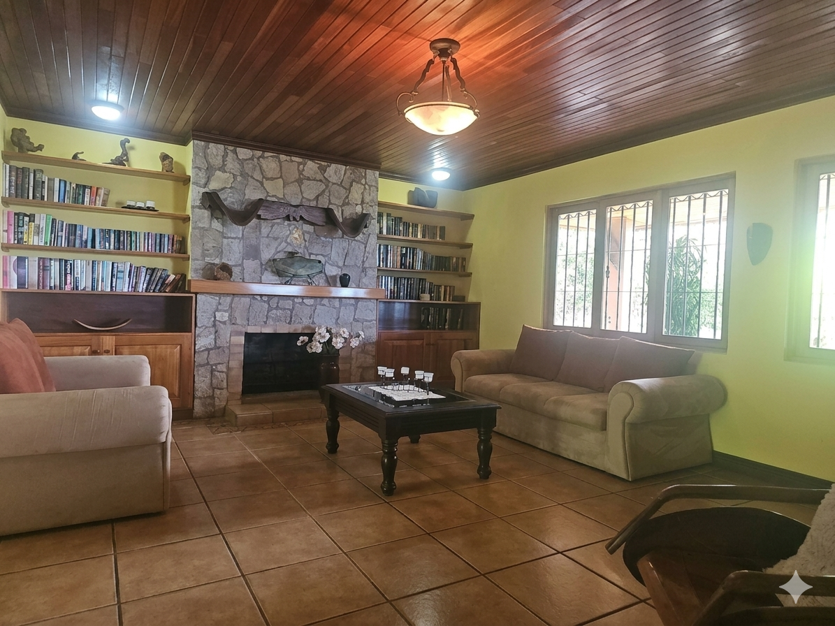PRECIO SOLO POR EL MES DE OCTUBRE Casa de Montaña en San Rafael de Heredia | 400 m² + 6.288 m² de Terreno | Vistas